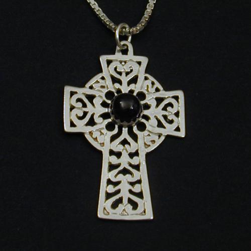 This lovely celtic cross holds an garnet cabochon.