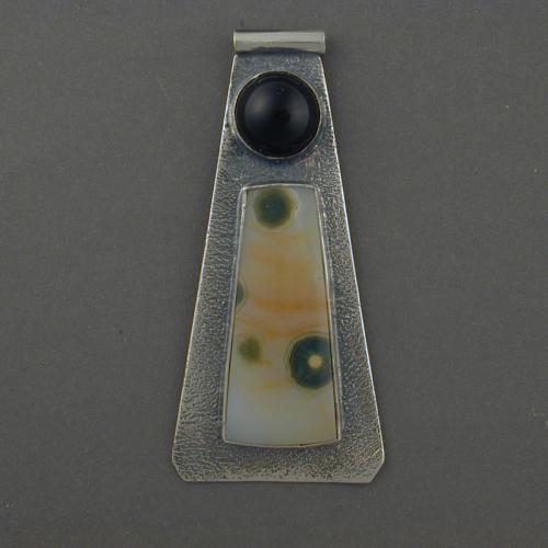 This contemporary pendant in ocean jasper one of the most popular stones this season is a pleasure. These lovely stones are set on a textured sterling silver background.